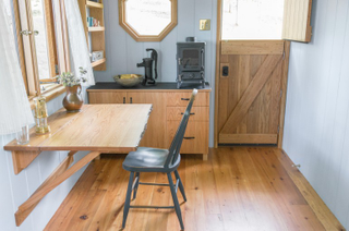 Illustration for article titled This Tiny Prefab Hut on Wheels Is Adorably Twee